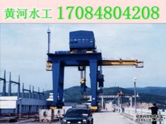 坝顶门机的金属结构包括